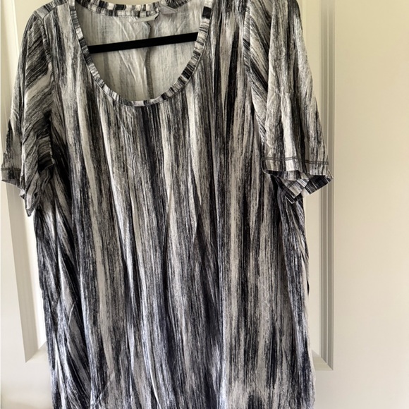 Kenar Monochrome Striped Short Sleeve Top - Picture 3 of 6